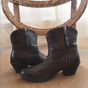ARIAT black leather booties size 7